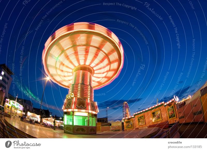 humming top Hover Fairs & Carnivals Gyroscope Fisheye Green Red Yellow Store premises Theme-park rides Entrance Ferris wheel Fascinating Beautiful Might