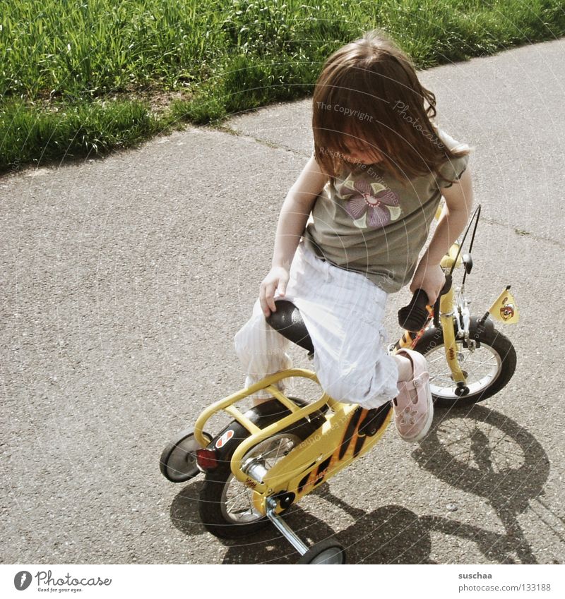 stuntkid II Asphalt Child Toddler Girl Small Cycling Driving Stunt Freestyle Inverted Brave Brash Dangerous Audacious Playing Extreme sports Street Bicycle Sit