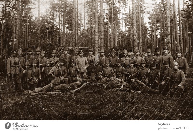 In the forest there are the robbers Soldier Forest War Machine gun Human being Territorial Army 1916 Old company