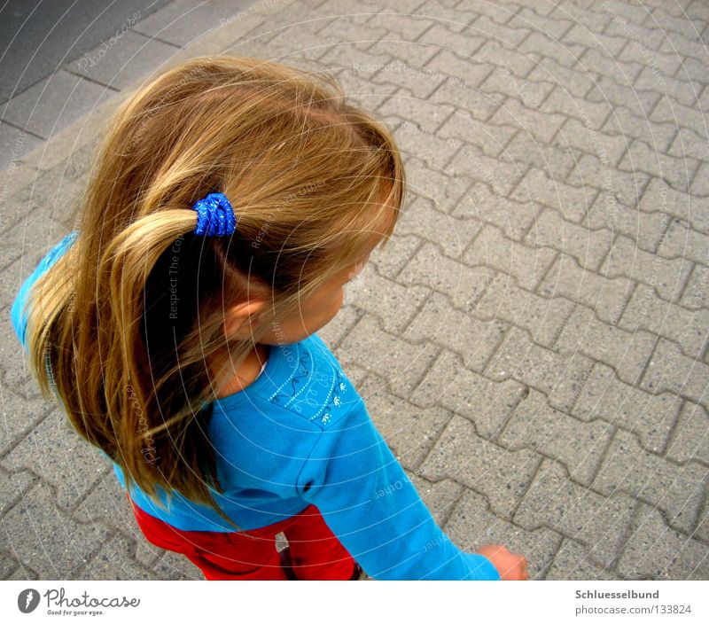 breather Hair and hairstyles Child Street Pants Sweater Blonde Stone Dark Bright Blue Brown Red Curbside Elastic hairband Long-haired Girl Bird's-eye view