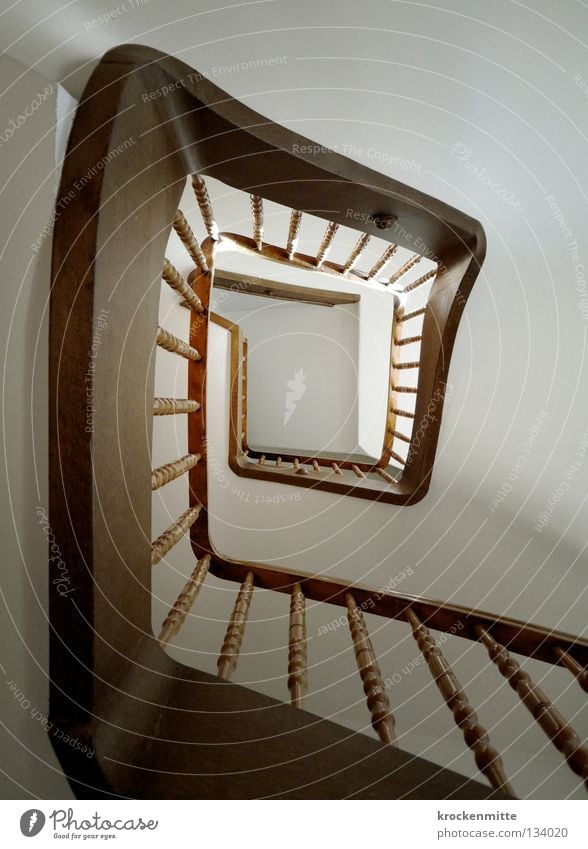 e Staircase (Hallway) Spiral Middle Go up House (Residential Structure) Sharp-edged Ascending Banister Bracket Symmetry Stairs climb stairs Downward Upward