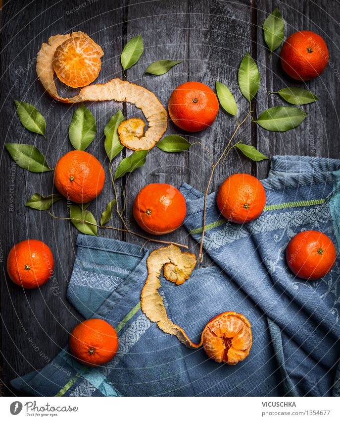 Whole and peeled mandarins with leaves Food Fruit Nutrition Organic produce Vegetarian diet Diet Juice Style Design Healthy Eating Life Decoration Table