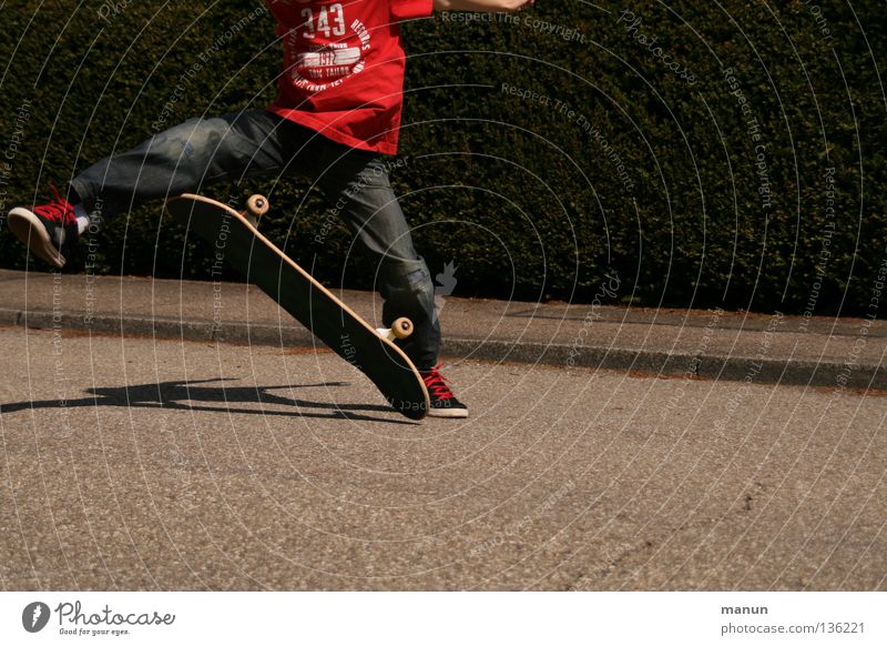 Skate it! VII Skateboarding Black Red Sports Leisure and hobbies Healthy Flexible Body control Kick Jump Boy (child) Child Youth (Young adults) Action Playing