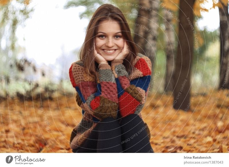 smiley girl Young woman Youth (Young adults) Hair and hairstyles Face Lips Teeth Arm Hand 1 Human being 18 - 30 years Adults Nature Landscape Autumn