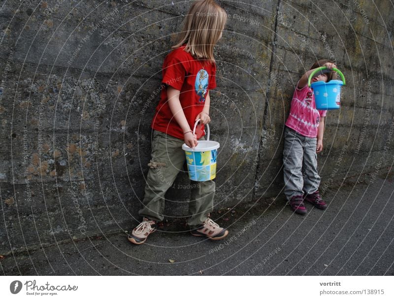 stage free III Girl Boiler Synchronous Difference Under Together Against Empty Child Playing Shows Toys Wall (building) Concrete To talk Small Summer Gray Stand