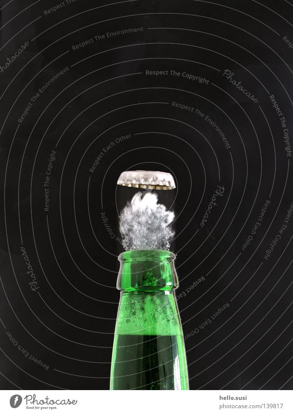 peng Beverage Beer Bottle Alcoholic drinks Drinking Green Thirst Crown cork Bottle of beer Foam Pressure Speed Neck of a bottle Dynamics Snapshot Noise