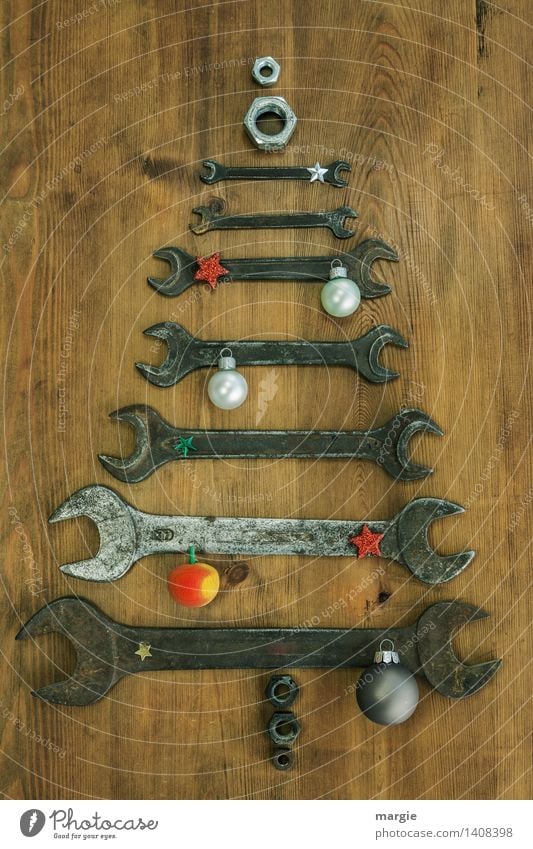 Christmas tree for craftsmen: wrenches of different sizes with Christmas decoration Leisure and hobbies Feasts & Celebrations Christmas & Advent