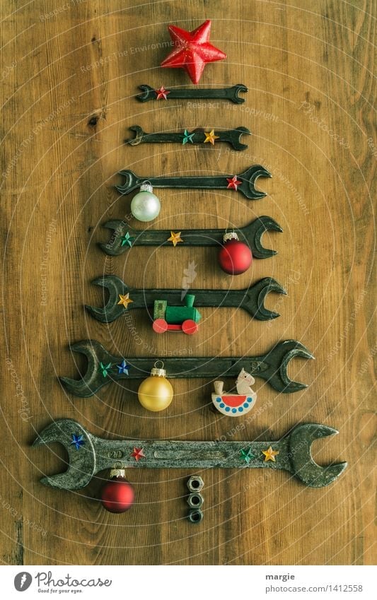 Christmas tree for craftsmen: wrenches of different sizes with Christmas decoration Leisure and hobbies Playing Handicraft Model-making Feasts & Celebrations