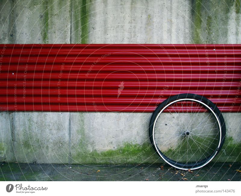 wheel Red Wall (building) Coat Aperture Broken Bicycle Repair Leisure and hobbies Gray Spokes ...