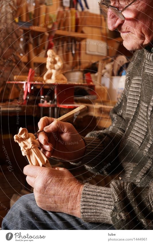 carvings Work and employment Craftsperson Craft (trade) Tool Masculine Grandfather Senior citizen 1 Human being 60 years and older Wood Contentment carver