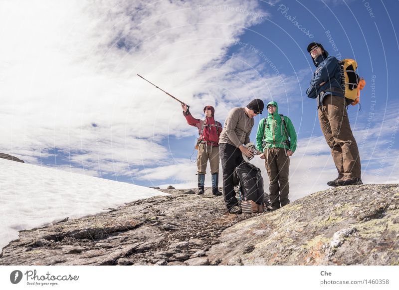 bee-line 5 km 4 Human being Looking Target Aim Map Orientation Indicate Direction Intuition Cold Hiking Snow Alpine Norway Friendship Lost Backpack
