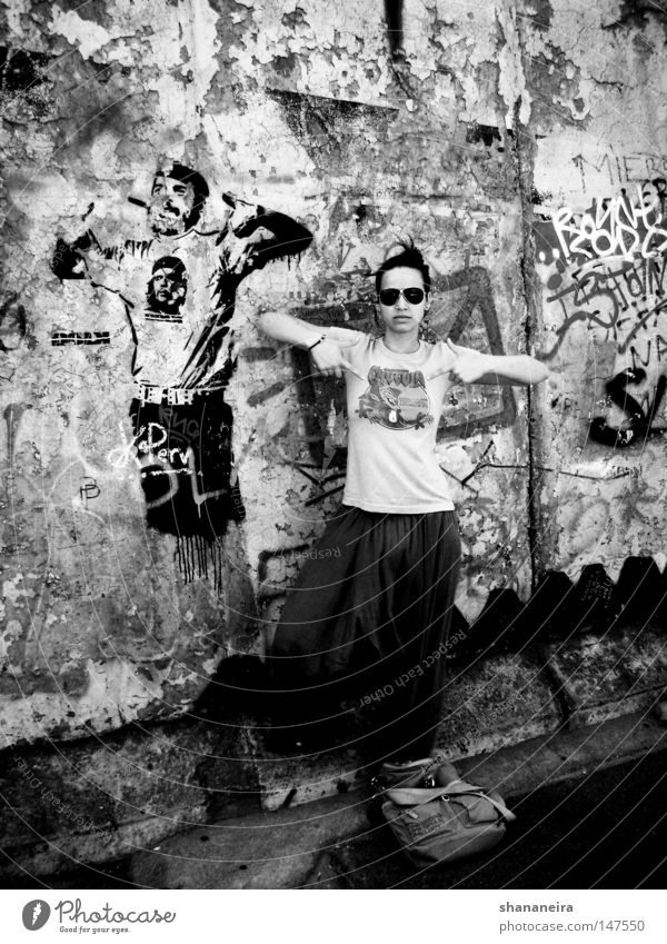 el ché Art Town Street Graffiti Society Berlin Cuba Street art Mural painting Eastside Gallery che guevara bank Black & white photo