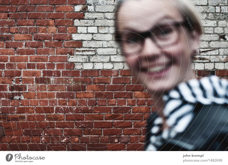 una.fotobombolina Feminine Young woman Youth (Young adults) Face 1 Human being 13 - 18 years 18 - 30 years Adults Wall (barrier) Wall (building) Brick wall