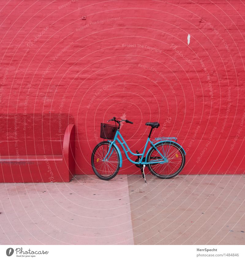 rouge & bleu Wall (barrier) Wall (building) Vehicle Bicycle Retro Town Blue Red Empty Brick wall Bench city bike Parking Colour City life Multicoloured
