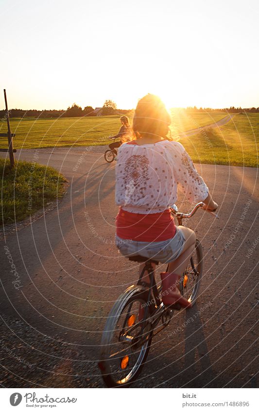 ...towards the sun Leisure and hobbies Vacation & Travel Feminine Joy luck Joie de vivre (Vitality) Spring fever Hippie Flower power Colour photo