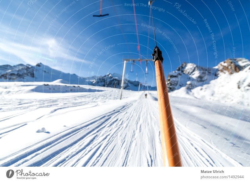 ski lift Lifestyle Leisure and hobbies Ski lift anchor lift Sports Winter sports Skis Snowboard Ski run elevator track Environment Nature Sky Sun Sunlight