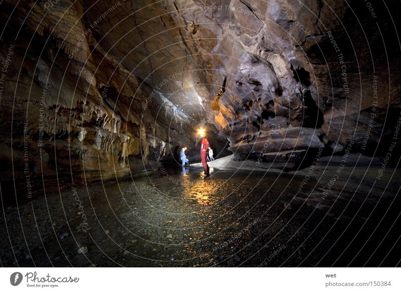 Byci skala Cave, Moravian Carst Hole Crystal structure Dark Concentrate Water Extreme sports Mountain caving Neandertal cave explorer speleologist Höhle Kaverne