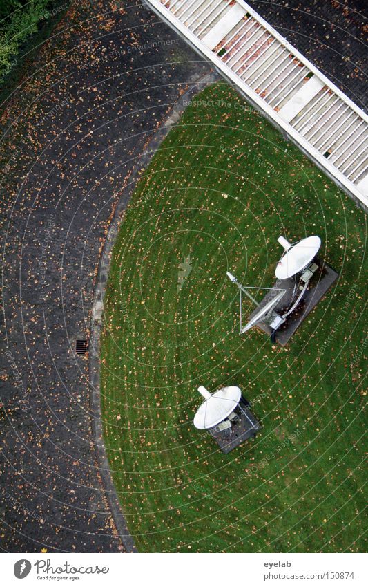 free fall Lanes & trails Street Radar station Bowl Park Garden Antenna Bird's-eye view Transmit Frequency Communicate Electrical equipment Technology Lawn
