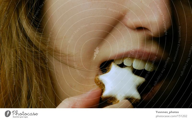 Bon appetit! Christmas & Advent Star cinnamon biscuit Cookie Mouth Delicious Star (Symbol) Sweet Teeth Nutrition Eating Icing Bite 1 Detail Close-up