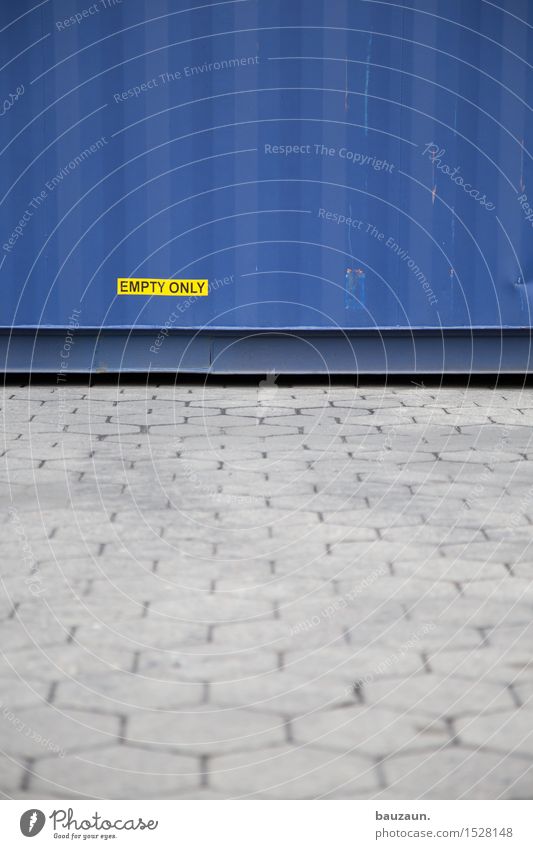 Detailaufnahme Zwei Container In Der Sonne Mit Schatten A