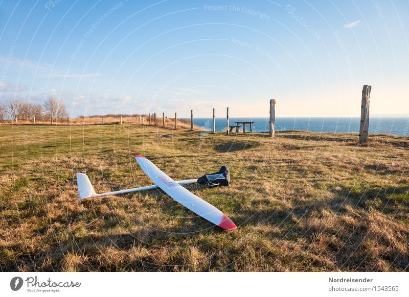 model flight Leisure and hobbies Model-making Sports Technology High-tech Air Water Cloudless sky Spring Beautiful weather Grass Meadow Baltic Sea Ocean