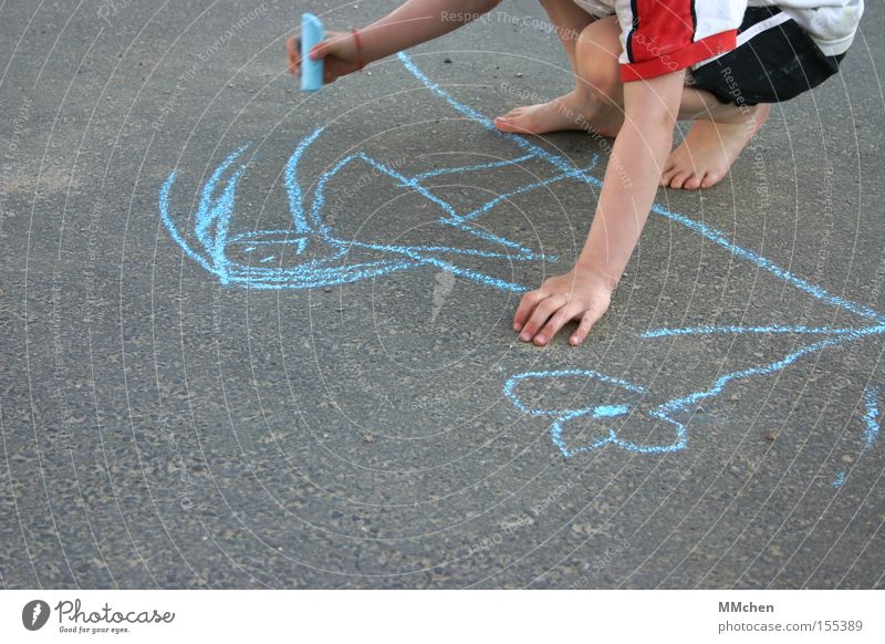 Point Point Comma Line Child Chalk Street Playing Painting and drawing (object) Draw Barefoot Summer Flower Blue Asphalt Stick figure Hand Feet Joy