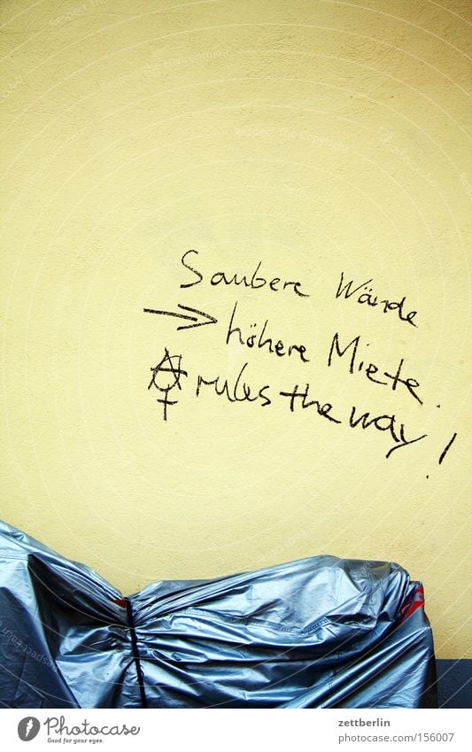 Clean walls ---> higher rent Neukölln Wall (building) House (Residential Structure) Graffiti To make dirty Vandalism Characters Document Tenancy law Possessions