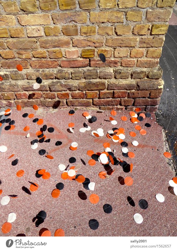 Rest of the party... Wall (barrier) Wall (building) Feasts & Celebrations Trashy Town Multicoloured Red Black White Chaos End Kitsch Confetti Sidewalk Tricolour