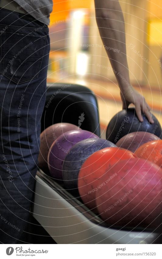 the dude Joy Leisure and hobbies Playing Sports Sporting event Arm Hand Jeans Sphere Colour Accuracy Concentrate Power Precision Bowling Bowling alley