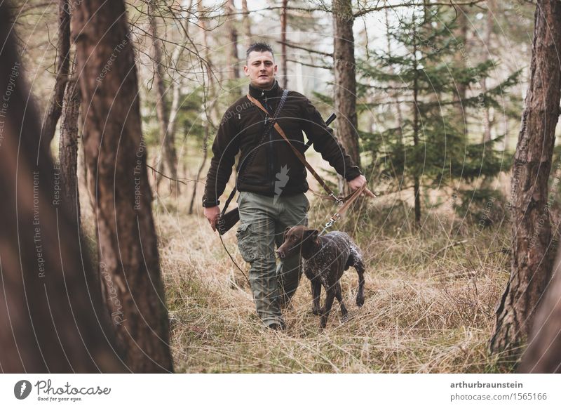 Young man hunting with dog Leisure and hobbies Hunting Trip Hiking Hunter Human being Masculine Youth (Young adults) Adults Life 1 30 - 45 years Environment