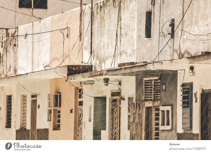 resourceful Fishing village Village Facade Havana Cuba Caribbean Small Town House (Residential Structure) Wall (barrier) Wall (building) Window door Antenna