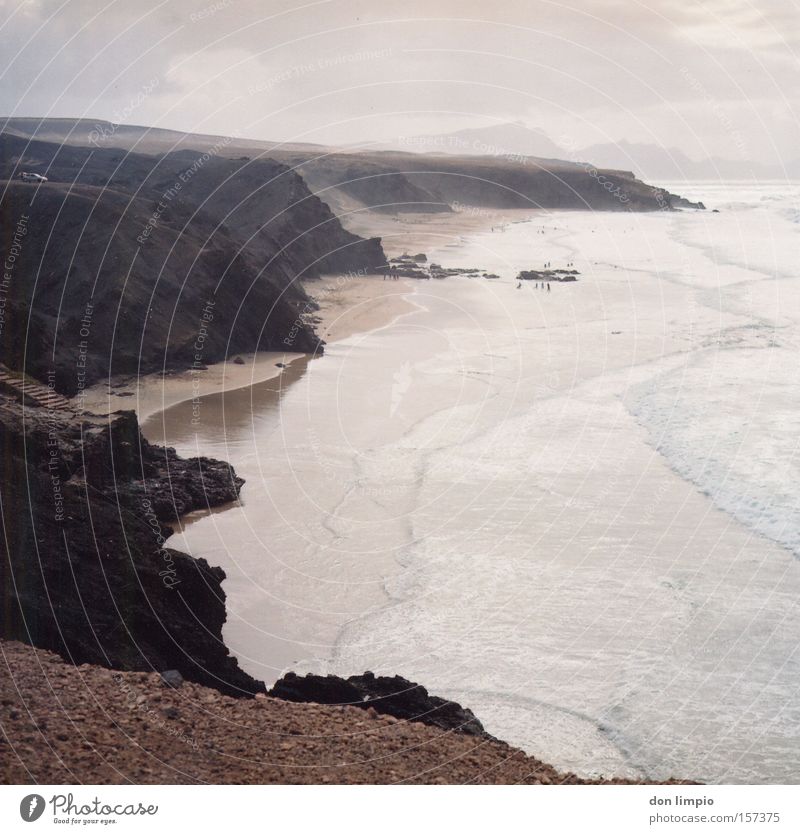 la pared Copy Space right Beach Ocean Waves Coast Wall (barrier) Wall (building) Stone Tall Atlantic Ocean Surfer Fuerteventura Medium format Analog