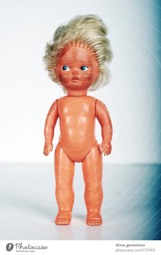 Doll 3 Move (board game) Fear Horror Night Nightmare Blue Legs Eyes Hair Body Panic Colour plaything arms Lips Interior shot