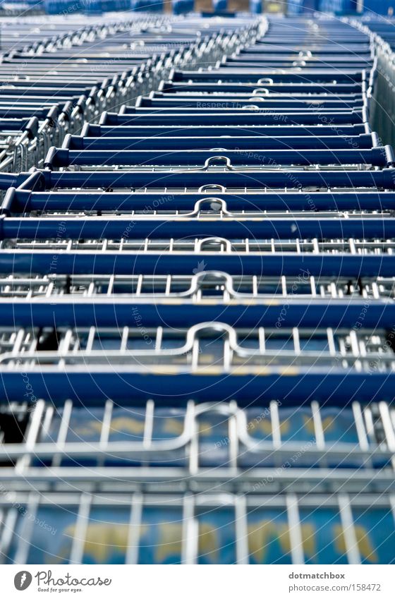 meandering Shopping Trolley Queue Winding Blue Silver Curve Across Length Row Chain Colour Obscure