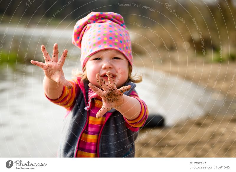 dirty fingers Playing Adventure Human being Feminine Child Toddler Girl 1 1 - 3 years Spring Beautiful weather River bank Beach Dirty Wet Brown Gray Pink Red