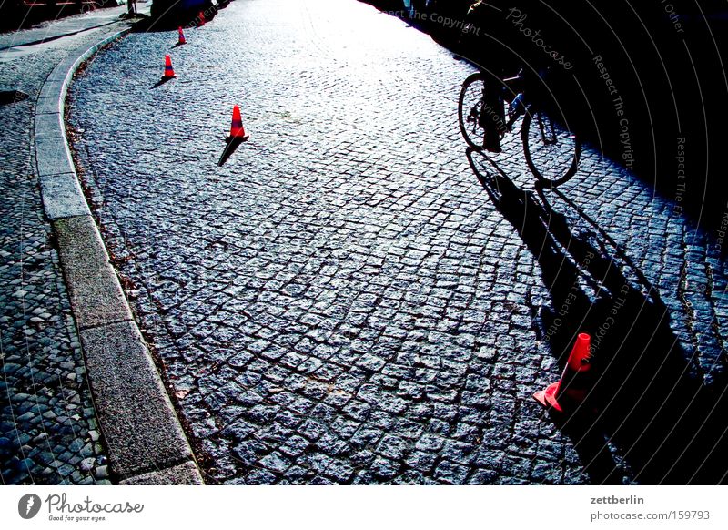 traffic guidance system Street Traffic cone Conical Skittle Barrier Red-light district Back-light Sun Cobblestones Cat's head Bicycle Curbside Road traffic