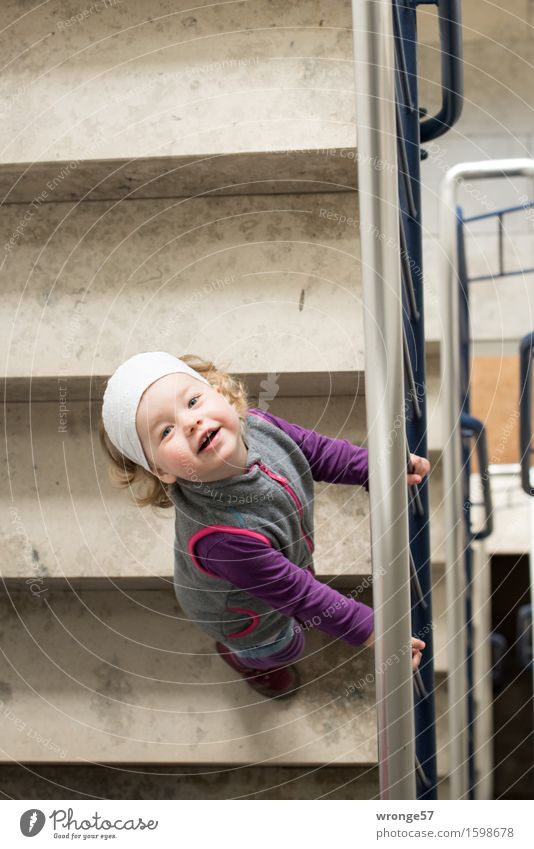 Equipped to go Staircase (Hallway) Human being Feminine Child Toddler Girl 1 1 - 3 years Friendliness Brown Gray Violet White Happiness Stairs Occur Banister