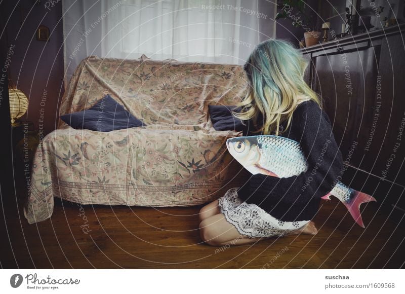 Remix date with fish. X Girl Young woman Hair and hairstyles Living room Sofa Fish Remixcase Child Infancy Parenting Crazy Strange Puberty Whimsical Wig story