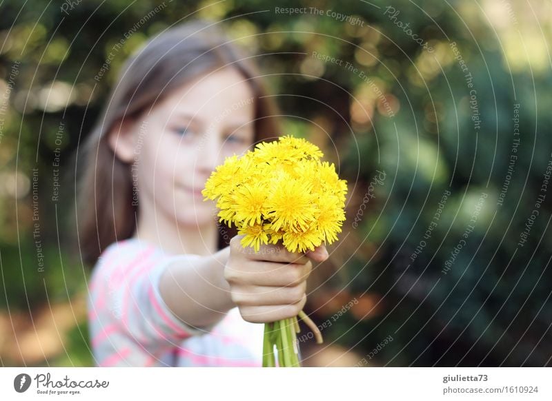 Flowers for you! || Mother's Day Birthday Feminine Child girl Infancy Youth (Young adults) 1 Human being 8 - 13 years Long-haired smile Friendliness luck