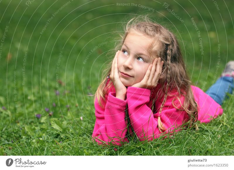 Girl day dreaming Leisure and hobbies Playing Think Garden Feminine Child Infancy Youth (Young adults) 1 Human being 3 - 8 years 8 - 13 years Observe Listening