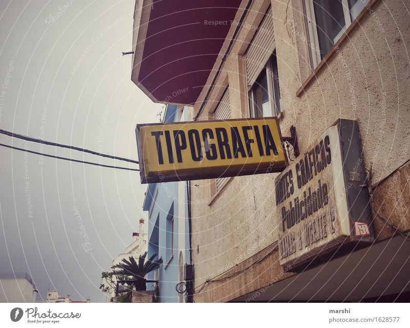 TIPOGRAFIA Town Downtown Old town Pedestrian precinct House (Residential Structure) Wall (barrier) Wall (building) Facade Sign Ornament Signs and labeling