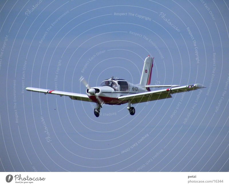 During the landing approach Two-seater Propeller Rotate Landing gear Control device Aviation aerofoil Sky