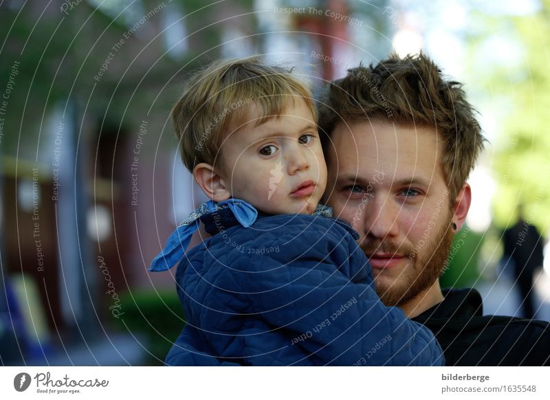 Father and son Lifestyle Masculine Child Toddler Adults 2 Human being Capital city Downtown Hair and hairstyles Brunette Blonde Short-haired Beard Emotions