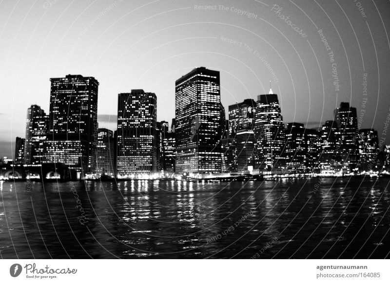 New York City Black & white photo Exterior shot Copy Space top Copy Space bottom Evening Twilight Night Contrast Reflection Sunrise Sunset Central perspective