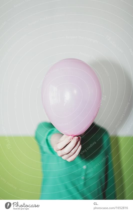 balloon Lifestyle Joy Leisure and hobbies Room Party Feasts & Celebrations Birthday Human being Feminine Woman Adults Hand 1 Balloon Green Pink Anticipation