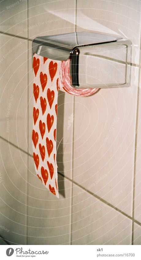 Hearts on the conveyor belt Wall (building) Toilet paper Toilet paper holder Chrome Tile Love