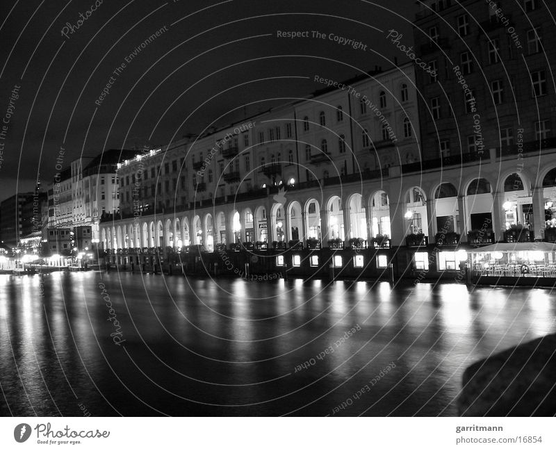 HAMBURG Night Long exposure Club Hamburg Water