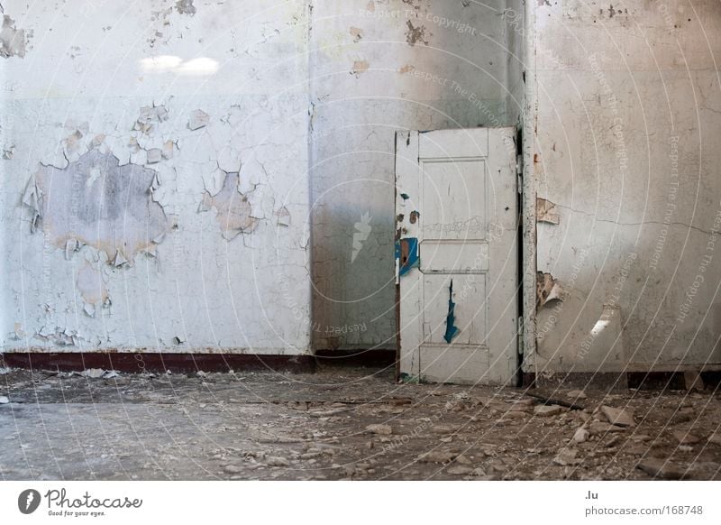 Feel at home. Subdued colour Interior shot Deserted Copy Space left Long shot Ruin Wall (barrier) Wall (building) Door Old Poverty Dirty Stress Loneliness