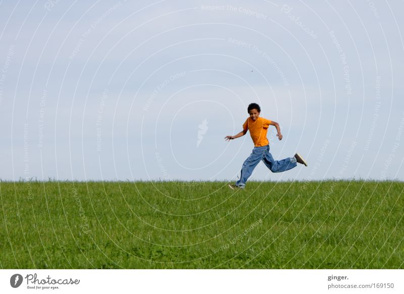 Attention camera ! Please smile ! (Boy running across a meadow) Leisure and hobbies Human being Masculine Boy (child) Infancy Youth (Young adults) 1