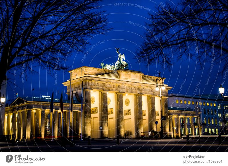 Night at the Brandenburg Gate I Berlin_Recording_2019 theProjector the projectors farys Joerg farys Wide angle Panorama (View) Central perspective